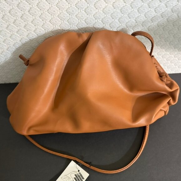 NWT Stylish Faux Leather Camel Pouch Shoulder Bag Purse Clutch - Lined - Picture 3 of 8